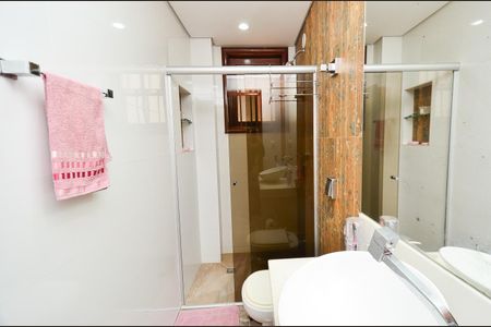 Casa à venda com 250m², 3 quartos e 4 vagasBanheiro Suite 1