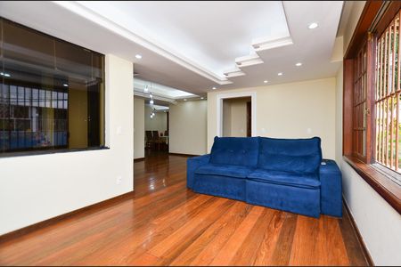 Casa à venda com 250m², 3 quartos e 4 vagasSala de Estar