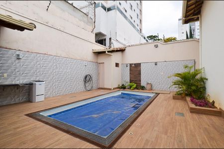 Casa à venda com 250m², 3 quartos e 4 vagasÁrea externa - Piscina