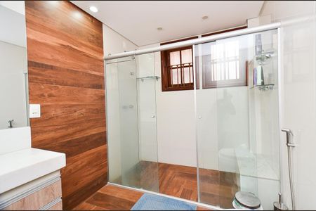 Casa à venda com 250m², 3 quartos e 4 vagasBanheiro Suite 2