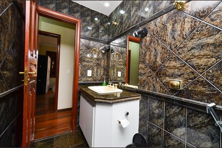 Casa à venda com 250m², 3 quartos e 4 vagasBanheiro Social