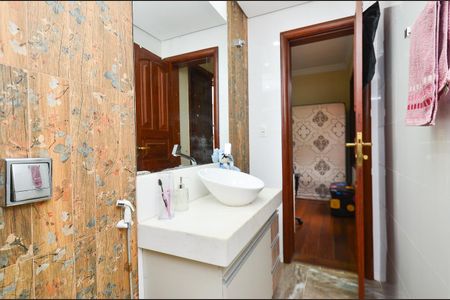 Casa à venda com 250m², 3 quartos e 4 vagasBanheiro Suite 1