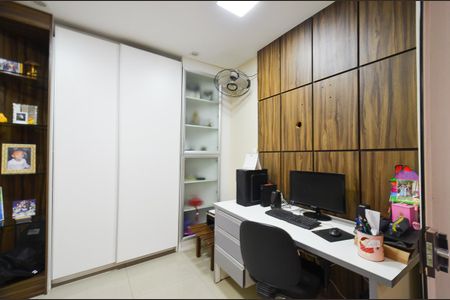 Casa à venda com 250m², 3 quartos e 4 vagasEscritório