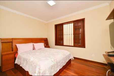 Casa à venda com 250m², 3 quartos e 4 vagasSuite 2