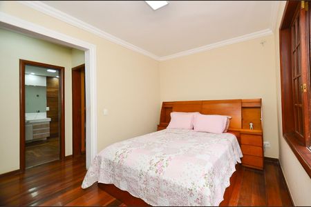 Casa à venda com 250m², 3 quartos e 4 vagasSuite 2