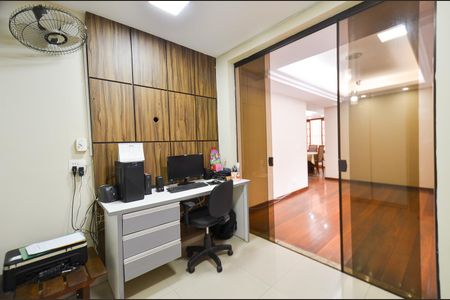 Casa à venda com 250m², 3 quartos e 4 vagasEscritório