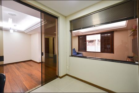 Casa à venda com 250m², 3 quartos e 4 vagasEscritório