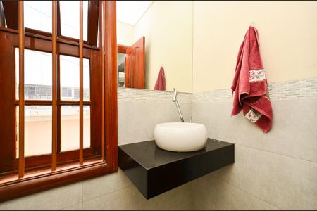 Casa à venda com 250m², 3 quartos e 4 vagasLavabo