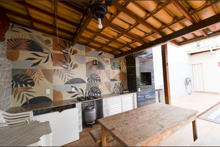 Casa à venda com 250m², 3 quartos e 4 vagasÁrea externa - churrasqueira