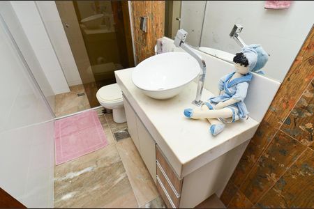 Casa à venda com 250m², 3 quartos e 4 vagasBanheiro Suite 1