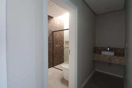 Casa à venda com 215m², 5 quartos e 2 vagasBanheiro 1