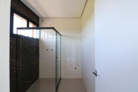 Casa à venda com 215m², 5 quartos e 2 vagasBanheiro da Suíte