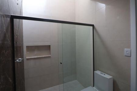 Casa à venda com 215m², 5 quartos e 2 vagasBanheiro 1