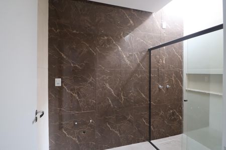 Casa à venda com 215m², 5 quartos e 2 vagasBanheiro 1