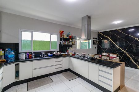 Casa à venda com 300m², 4 quartos e 4 vagasCozinha