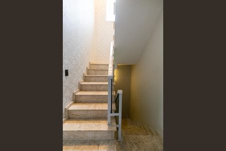 Casa à venda com 300m², 4 quartos e 4 vagasEscada