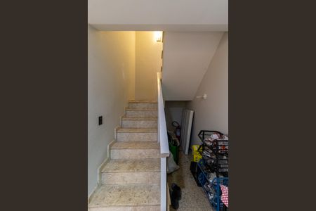 Casa à venda com 300m², 4 quartos e 4 vagasEscada