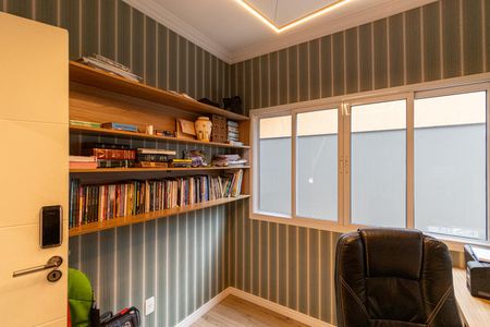 Casa à venda com 300m², 4 quartos e 4 vagasEscritório