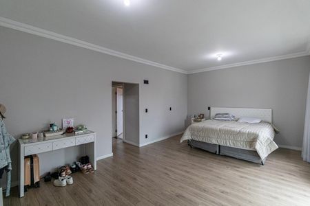 Casa à venda com 300m², 4 quartos e 4 vagasSuíte 1