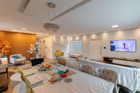 Casa à venda com 300m², 4 quartos e 4 vagasSala