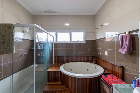Casa à venda com 300m², 4 quartos e 4 vagasBanheiro Suíte 1