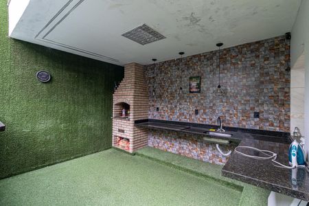 Casa à venda com 300m², 4 quartos e 4 vagasChurrasqueira