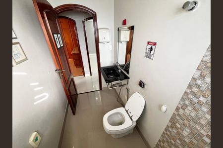 Casa à venda com 164m², 3 quartos e 3 vagasBanheiro