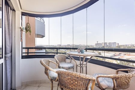 Apartamento à venda com 154m², 3 quartos e 4 vagas Apartamento à venda com 154m², 3 quartos e 4 vagasVaranda