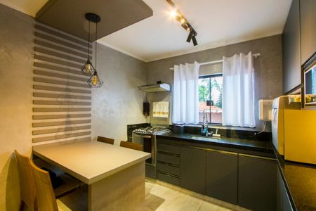 Casa à venda com 215m², 3 quartos e 2 vagasCozinha
