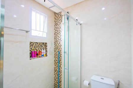 Casa à venda com 215m², 3 quartos e 2 vagasBanheiro do quarto 1