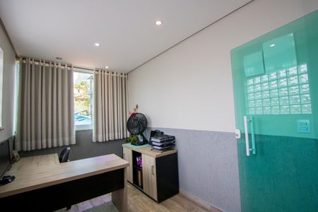 Casa à venda com 215m², 3 quartos e 2 vagasEscritório