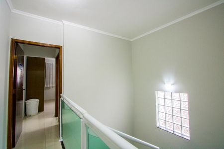Casa à venda com 215m², 3 quartos e 2 vagasCorredor
