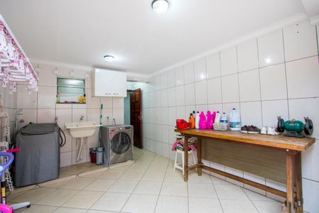 Casa à venda com 215m², 3 quartos e 2 vagasÁrea de serviço