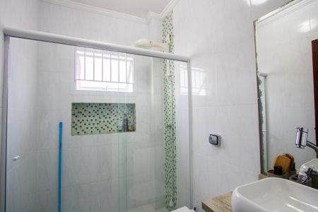 Casa à venda com 215m², 3 quartos e 2 vagasBanheiro do quarto 2