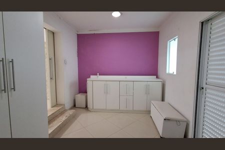 Casa à venda com 133m², 3 quartos e 2 vagasCloset