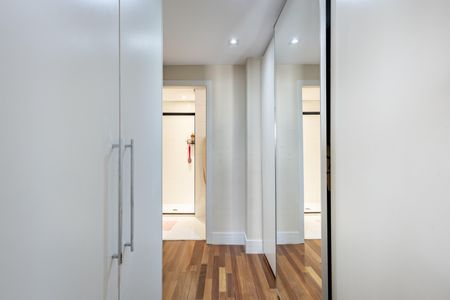 Apartamento à venda com 122m², 4 quartos e 2 vagas Apartamento à venda com 122m², 4 quartos e 2 vagasCloset