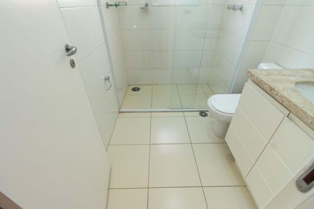 Apartamento para alugar com 100m², 2 quartos e 3 vagas Apartamento para alugar com 100m², 2 quartos e 3 vagasBanheiro da Suíte 1