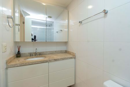 Apartamento para alugar com 100m², 2 quartos e 3 vagas Apartamento para alugar com 100m², 2 quartos e 3 vagasBanheiro da Suíte 2