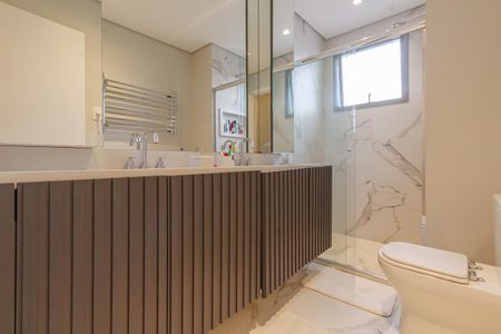 Apartamento à venda com 168m², 3 quartos e 3 vagas Apartamento à venda com 168m², 3 quartos e 3 vagasBanheiro da Suíte 2