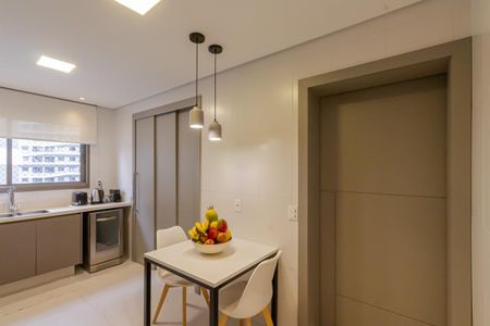 Apartamento à venda com 168m², 3 quartos e 3 vagas Apartamento à venda com 168m², 3 quartos e 3 vagasCozinha