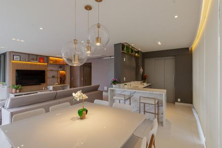 Apartamento à venda com 168m², 3 quartos e 3 vagas Apartamento à venda com 168m², 3 quartos e 3 vagasSala