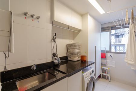 Apartamento à venda com 168m², 3 quartos e 3 vagas Apartamento à venda com 168m², 3 quartos e 3 vagasÁrea de Serviço