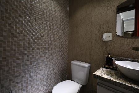 Casa de condomínio à venda com 140m², 3 quartos e 4 vagasLavabo