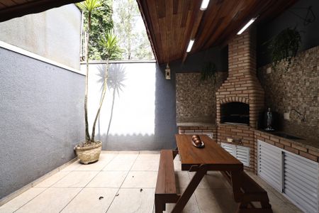 Casa de condomínio à venda com 140m², 3 quartos e 4 vagasÁrea gourmet