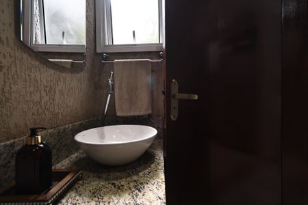 Casa de condomínio à venda com 140m², 3 quartos e 4 vagasLavabo