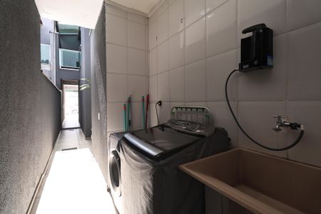 Casa de condomínio à venda com 140m², 3 quartos e 4 vagasLavanderia