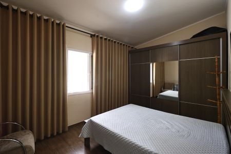 Casa de condomínio à venda com 140m², 3 quartos e 4 vagasQuarto 2