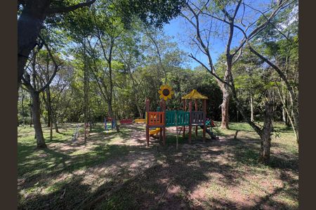 Casa de condomínio à venda com 140m², 3 quartos e 4 vagasÁrea comum - Playground