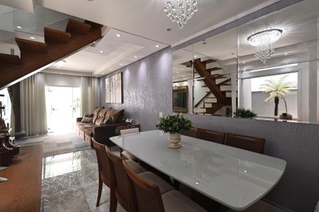 Casa de condomínio à venda com 140m², 3 quartos e 4 vagasSala