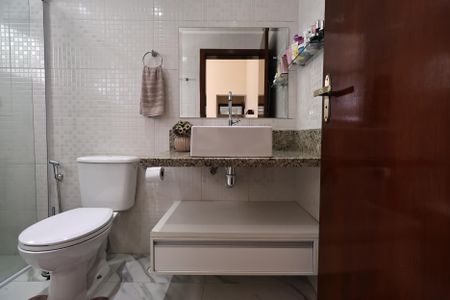 Casa de condomínio à venda com 140m², 3 quartos e 4 vagasBanheiro da Suíte